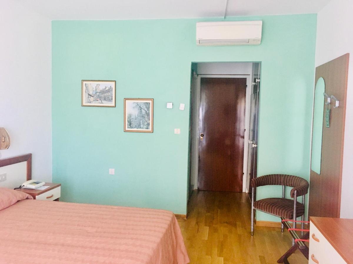 Hotel Milano Градо Екстериор снимка