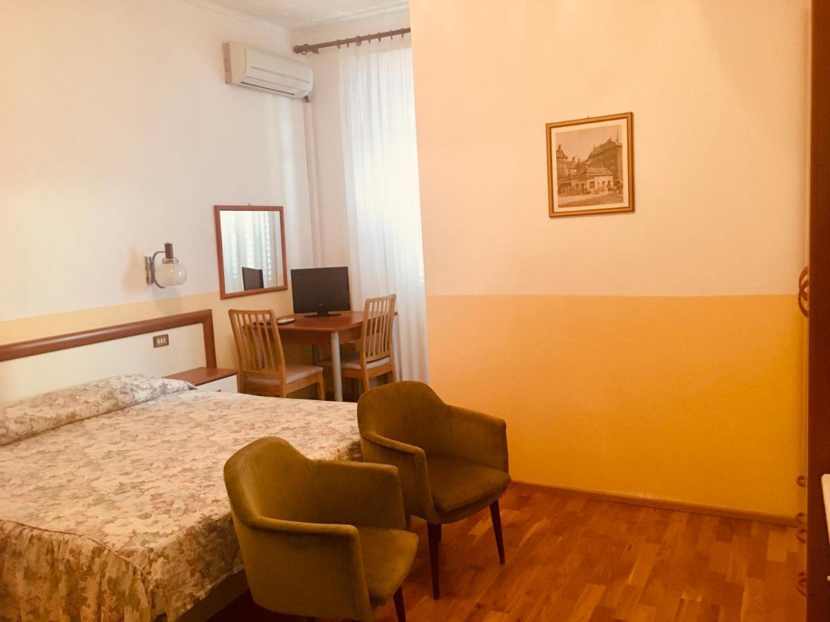 Hotel Milano Градо Екстериор снимка