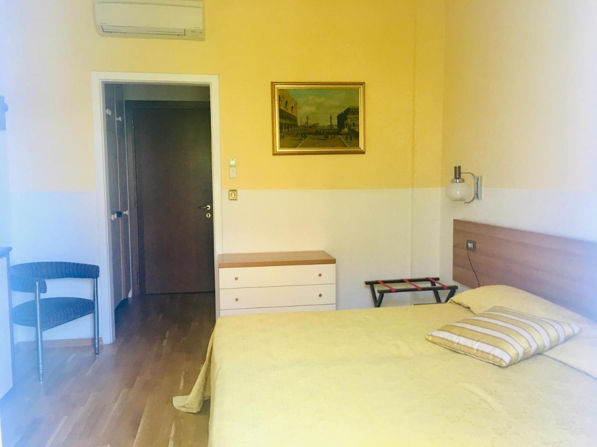 Hotel Milano Градо Екстериор снимка