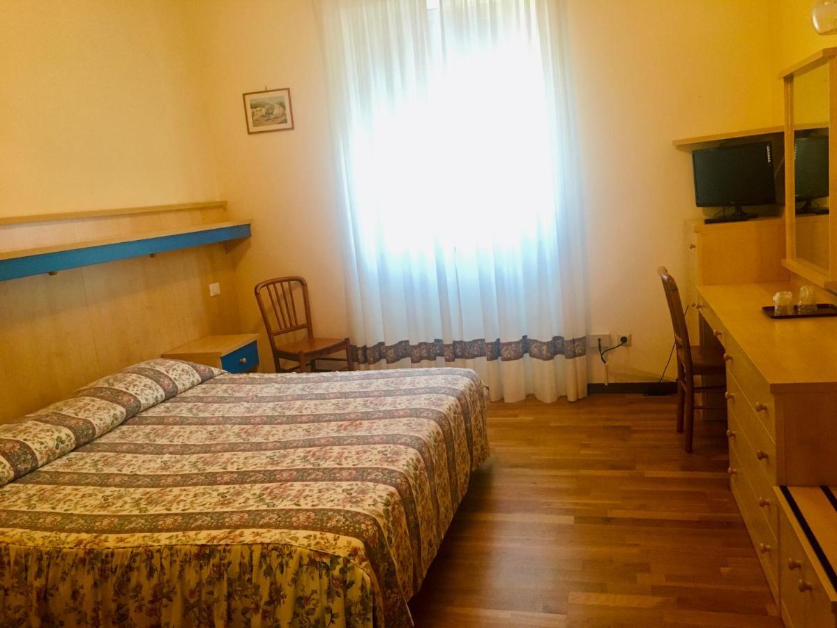 Hotel Milano Градо Екстериор снимка