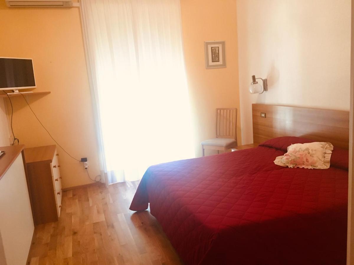 Hotel Milano Градо Екстериор снимка