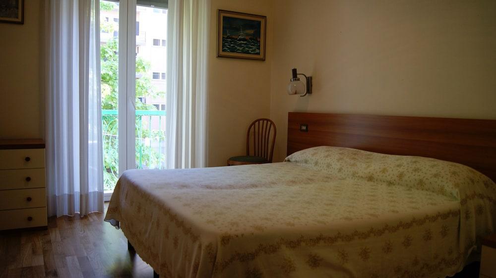 Hotel Milano Градо Екстериор снимка