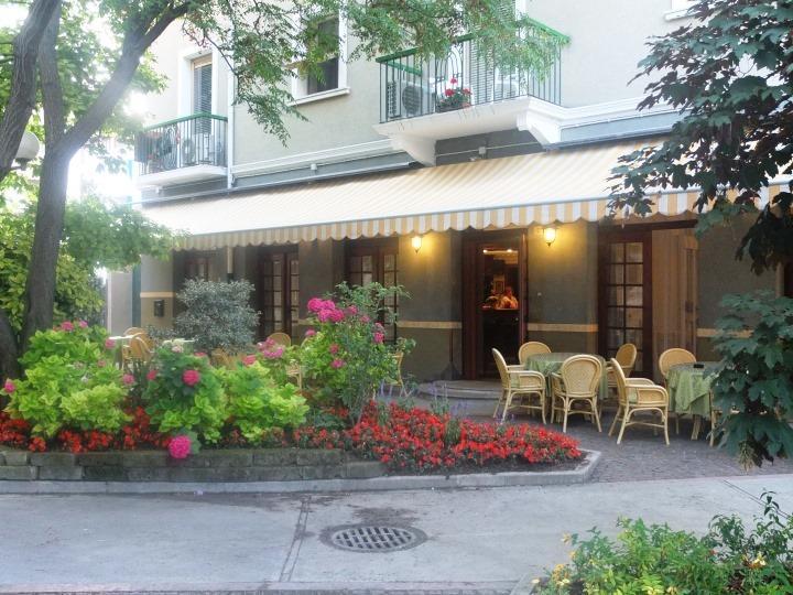 Hotel Milano Градо Екстериор снимка