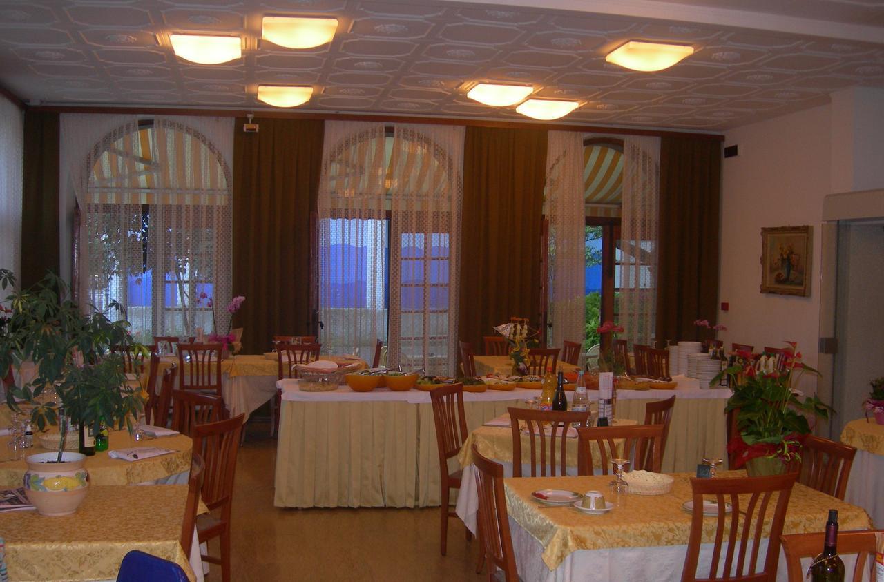 Hotel Milano Градо Екстериор снимка