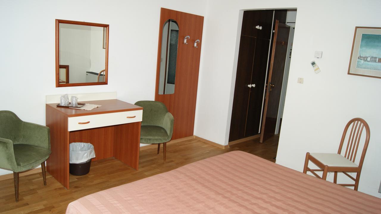 Hotel Milano Градо Екстериор снимка