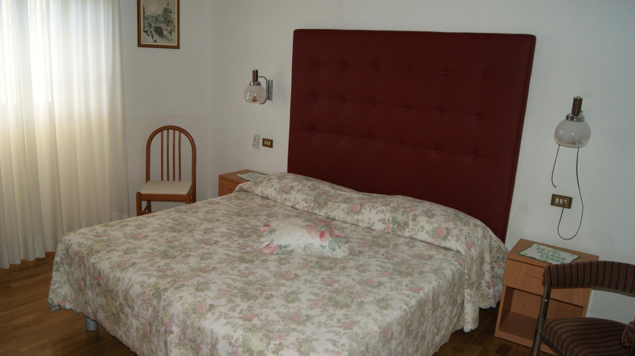 Hotel Milano Градо Екстериор снимка