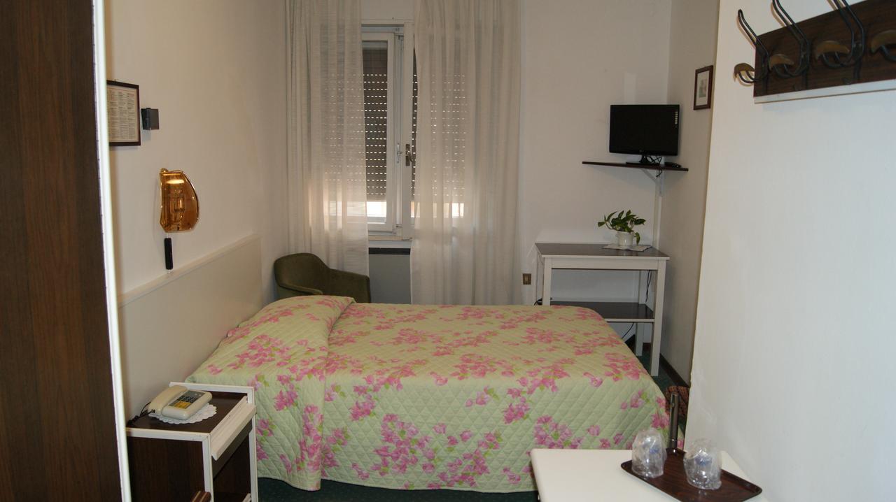 Hotel Milano Градо Екстериор снимка