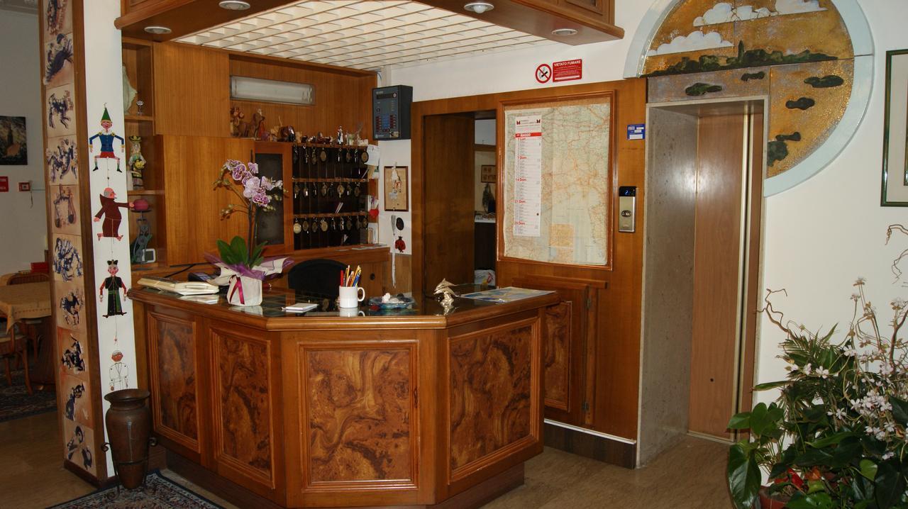 Hotel Milano Градо Екстериор снимка