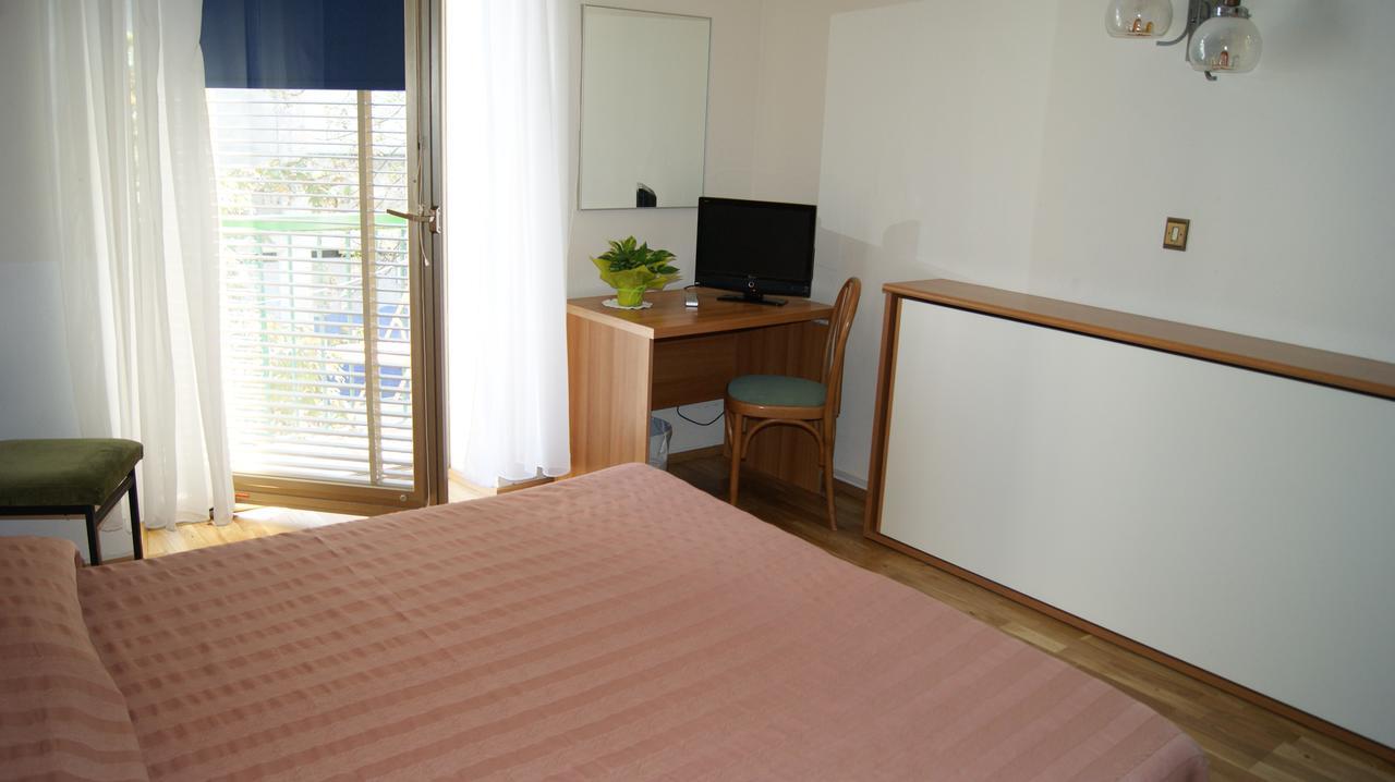 Hotel Milano Градо Екстериор снимка