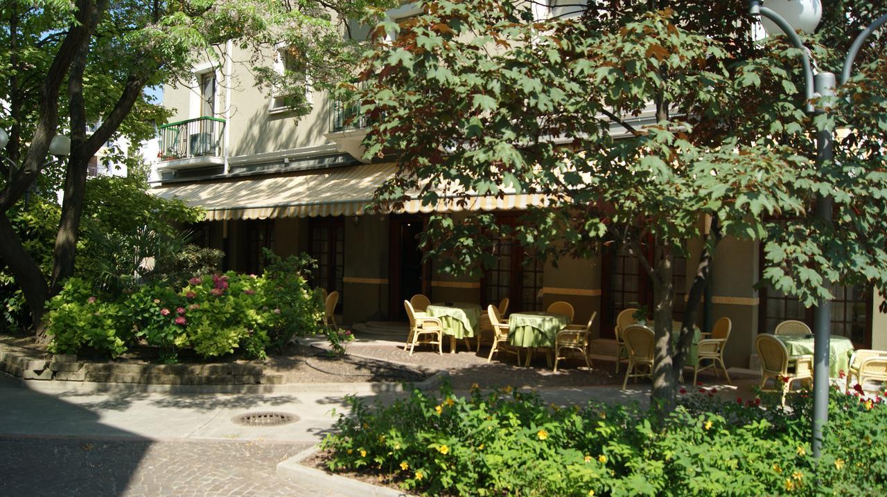 Hotel Milano Градо Екстериор снимка