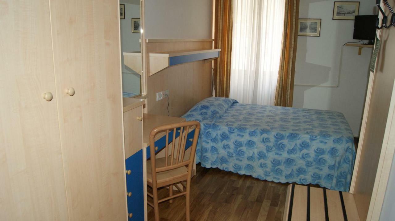 Hotel Milano Градо Екстериор снимка